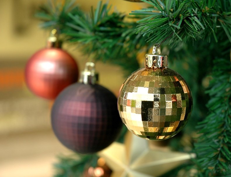 go to Santa`s Workshop Christmas Balls